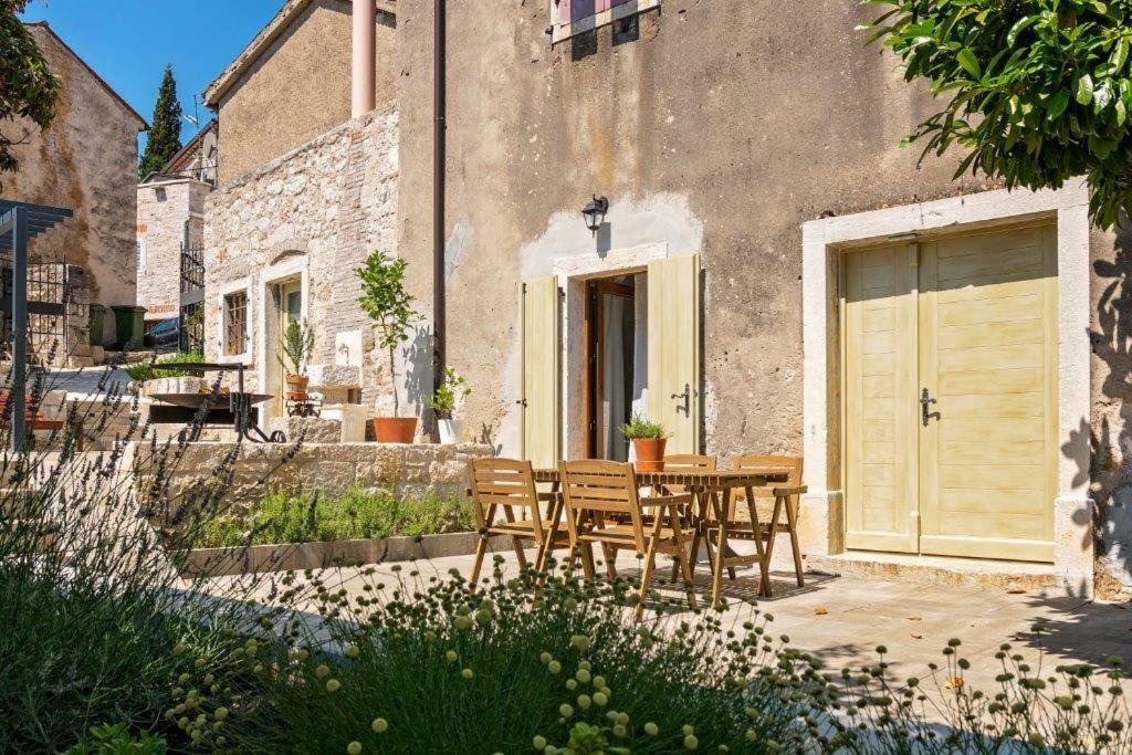 Old Town Studio And Apartment Vrsar Εξωτερικό φωτογραφία